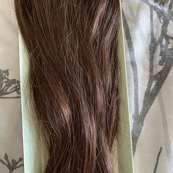 Clip on hair extensions - Picture 1 of 6
